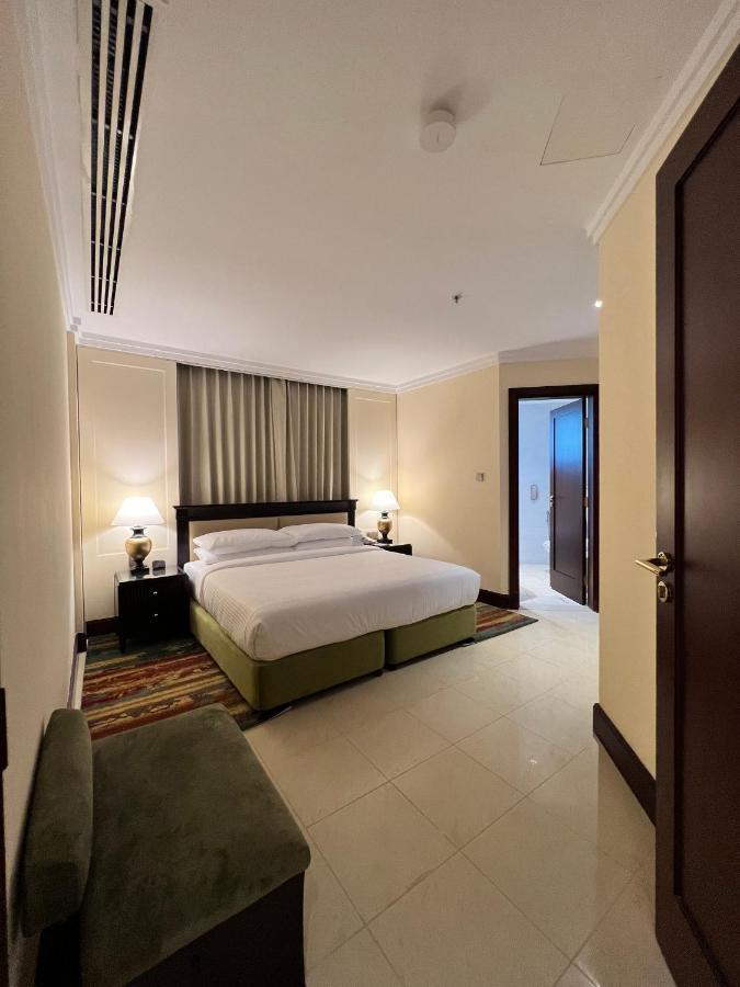 City Seasons Suites Dubai Exterior photo